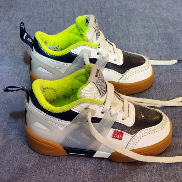 Exclusive Reebok Toddlers "Workout" sneaker - Picture 3 of 8